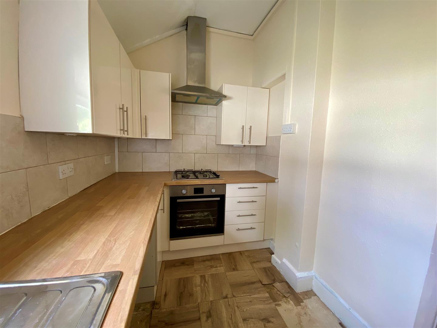 Park Avenue, Porthcawl, Bridgend County Borough CF36 3EP                         gh, CF